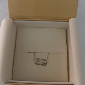 Baguette bracelet
Gold-colored bracelet Fendi authentic